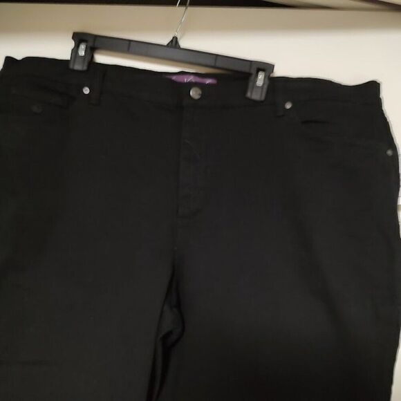 New Gloria Vanderbilt Amanda Black Jeans Size Women's 22W Short - Picture 2 of 3